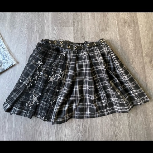 Brand New DOLLS KILL Plaid Distressed Mini Skirt - Picture 3 of 12